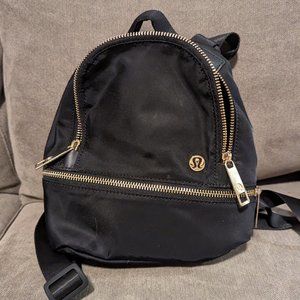 City Adventurer Backpack Micro 3L, black/ with gold accents